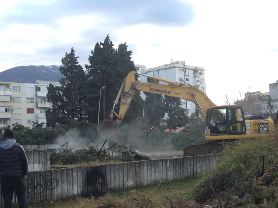 Rušenje amfiteatra, Bar